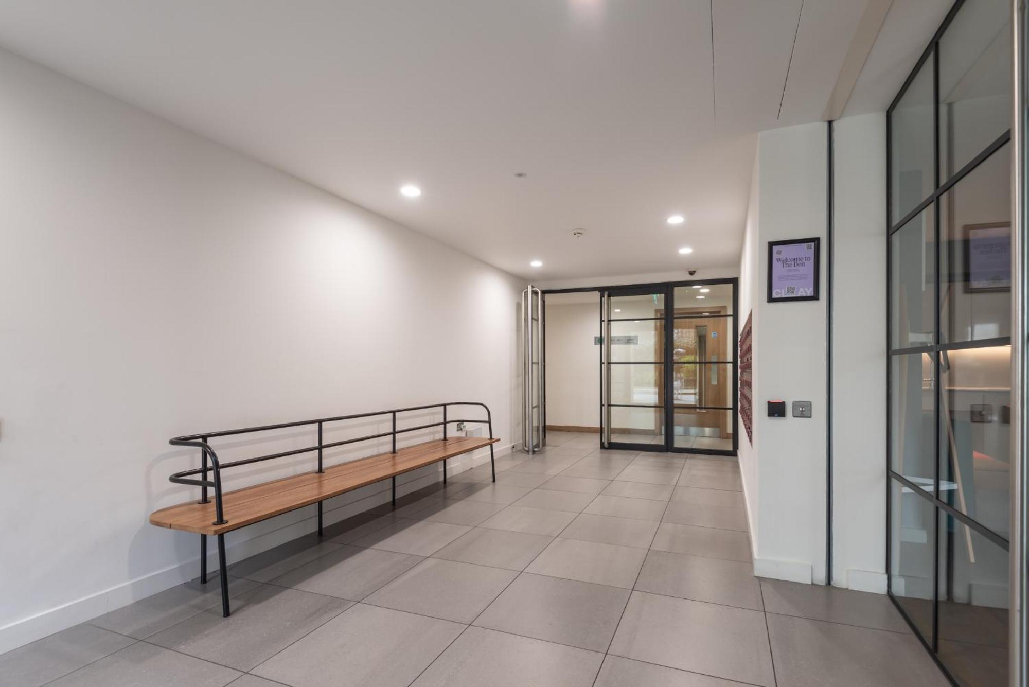 Montana - Modern Comfort & Prime Location Londra